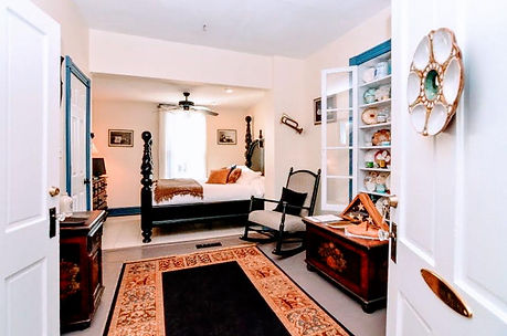 Colonial Beach Plaza Bed and Breakfast Rooms